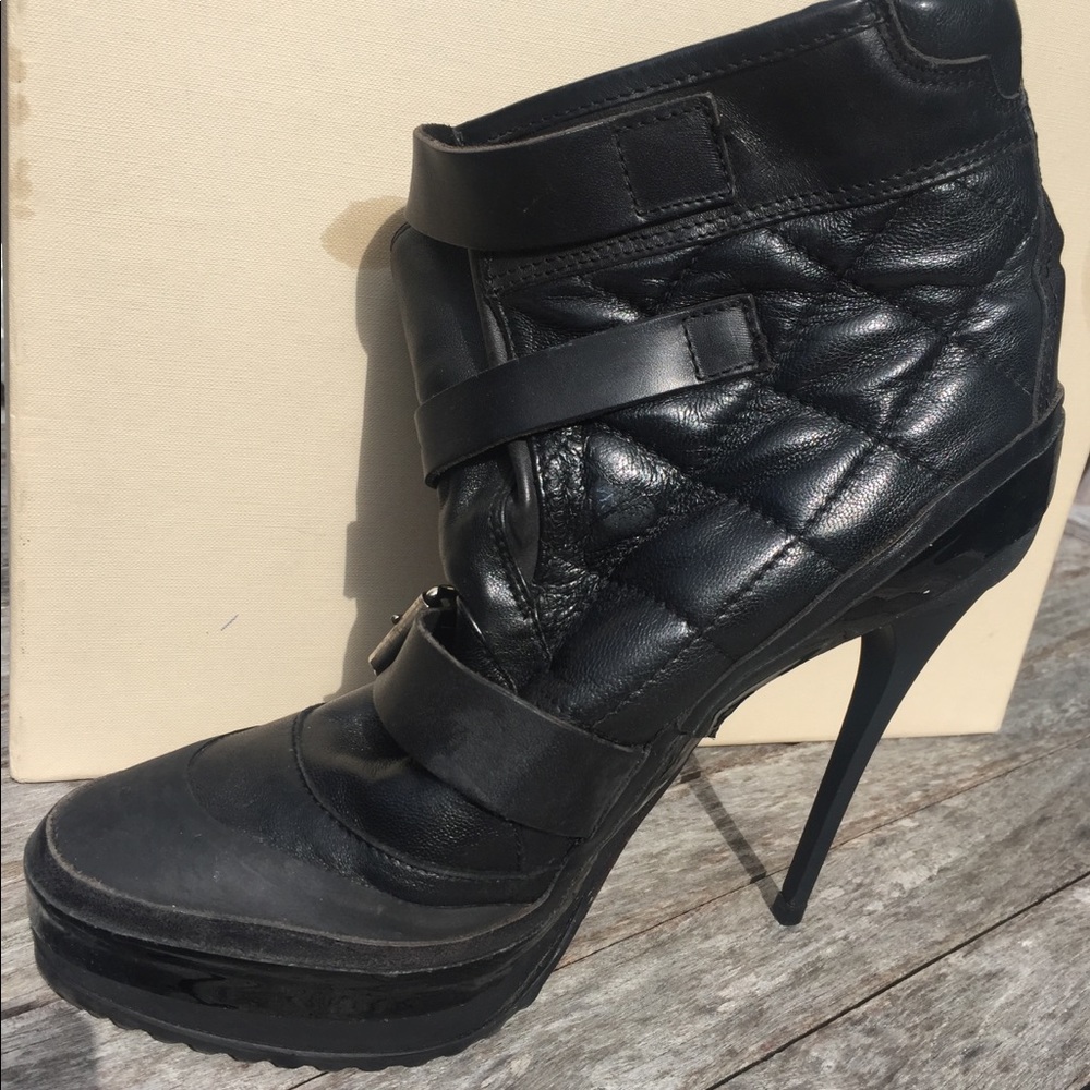 Burberry Women’s Ankle Boots Black Quilted Size 10 - Picture 2 of 8
